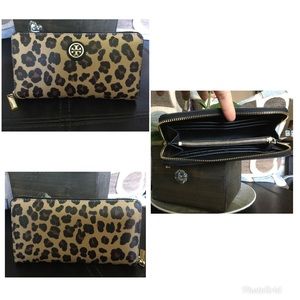 Authentic Tory Burch Wallet.